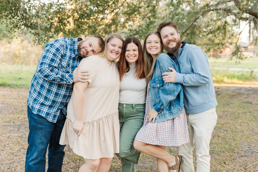 adult siblings get close for a photo